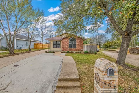 907 W 16th St, Bryan, TX 77803