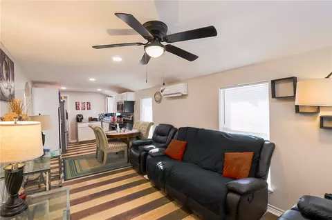 1211 W 18th St, Bryan, TX 77803