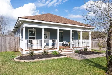 1004 E 27th St, Bryan, TX 77803