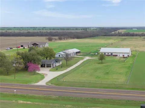 2042 Us Highway 77, Lott, TX 76656