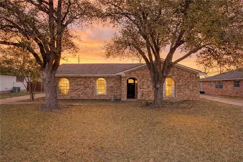 2909 Woodmeadow Dr, Bryan, TX 77802