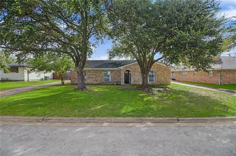 2909 Woodmeadow Dr, Bryan, TX 77802