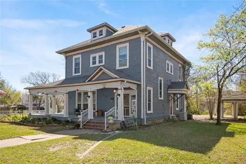 1121 Ursuline Ave, Bryan, TX 77803