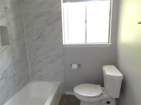 Bath - 1012 1014 East 23rd St, Bryan, TX 77803 photo 6 of 7