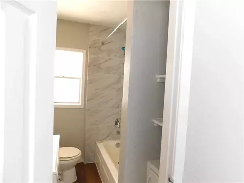 Bath - 1012 1014 East 23rd St, Bryan, TX 77803 photo 3 of 7