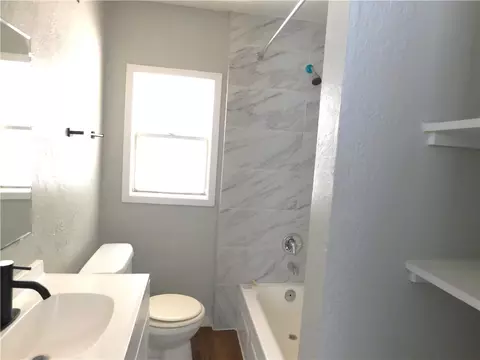 Bath - 1012 1014 East 23rd St, Bryan, TX 77803 photo 4 of 7