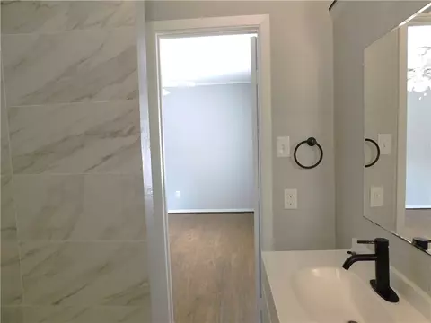 Bath - 1012 1014 East 23rd St, Bryan, TX 77803 photo 5 of 7