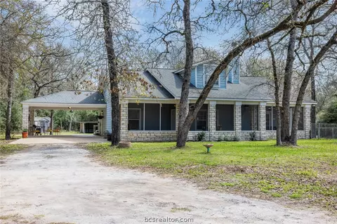 4196 Winding Rd, Hearne, TX 77859