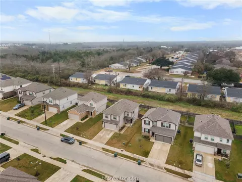 View/Area - 984 Crossing Dr, Bryan, TX 77803 photo 2 of 4