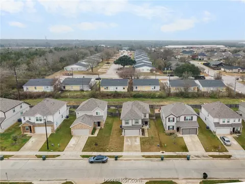 View/Area - 984 Crossing Dr, Bryan, TX 77803 photo 3 of 4