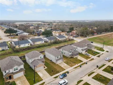 View/Area - 984 Crossing Dr, Bryan, TX 77803 photo 4 of 4
