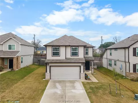 984 Crossing Dr, Bryan, TX 77803