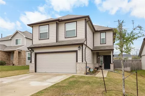 Exterior - 984 Crossing Dr, Bryan, TX 77803 photo 2 of 4