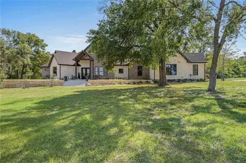 10121 St John Dr, Iola, TX 77861