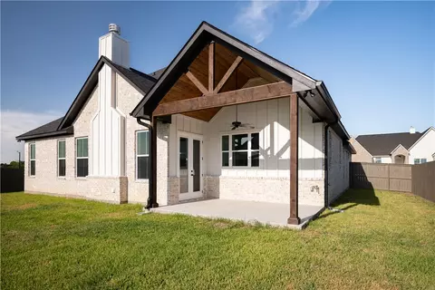 Exterior - 7041 Skipping Rock Path, Bryan, TX 77808 photo 3 of 4