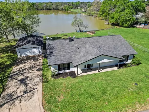 203 E Marietta St, Madisonville, TX 77864