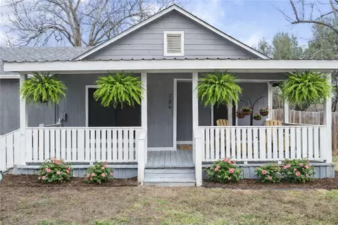 724 Scarbrough St, Rockdale, TX 76567