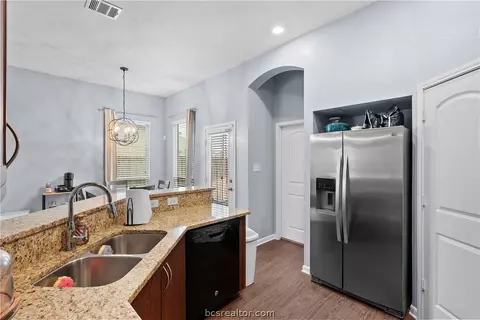 Kitchen - 2054 Positano Loop, Bryan, TX 77808 photo 4 of 4
