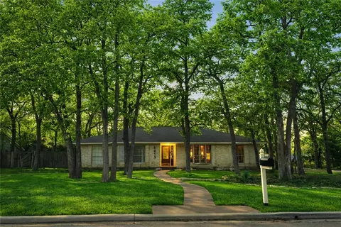 1015 Rose Cir, College Station, TX 77840