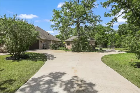 10529 Hampton Ct, Iola, TX 77861 photo 5