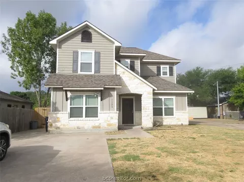 1122 Phoenix St, College Station, TX 77840