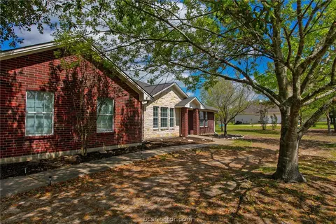 4203 Golden Eagle Dr, Bryan, TX 77808