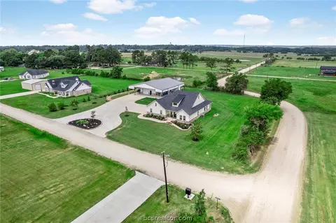 914 Axis Ln, Franklin, TX 77856