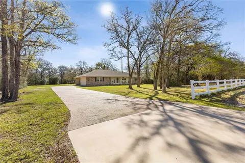 1733 Arrington Rd, College Station, TX 77845