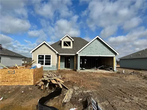 521 Harvest Lake Dr, Snook, TX 77878