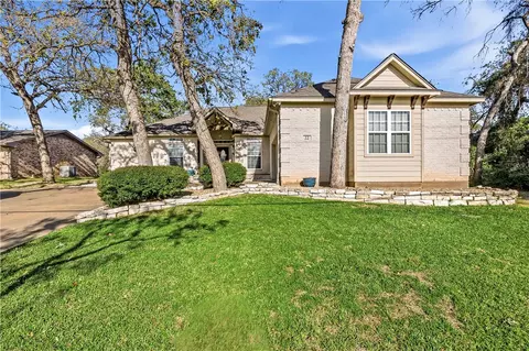 22 Golfview Dr, Hilltop Lakes, TX 77871