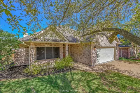 101 Hartford Dr, College Station, TX 77845