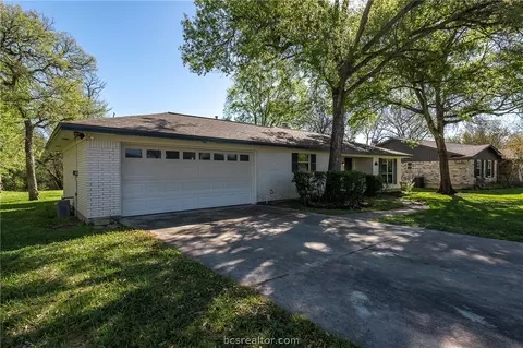 1907 Langford St, College Station, TX 77840