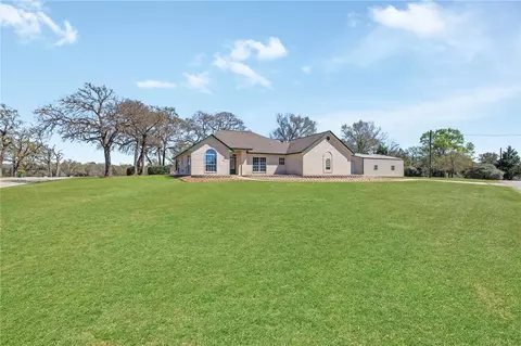 129 Lakeland Dr S, Hilltop Lakes, TX 77871