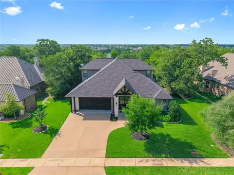 3211 Pinyon Creek Dr, Bryan, TX 77807