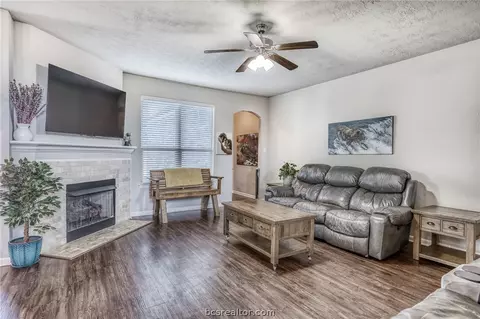 1827 Basin Trl, Brenham, TX 77833 photo 6