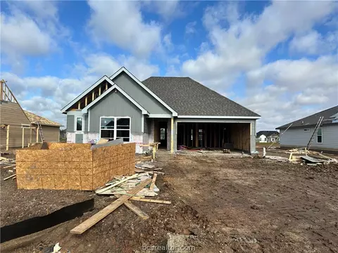 497 Harvest Lake Dr, Snook, TX 77878