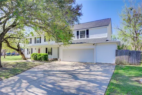 1712 Glade St, College Station, TX 77840