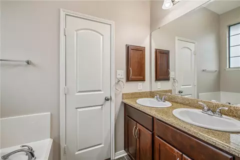 Bath - 2017 Snowy Brook Trl, Bryan, TX 77807 photo 1 of 2
