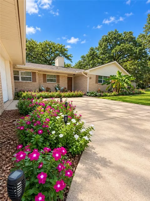 42 Sammy Snead Dr, Hilltop Lakes, TX 77871
