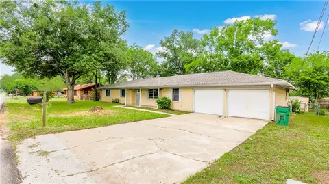 103 E Viser St, Madisonville, TX 77864
