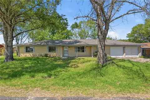 103 E Viser St, Madisonville, TX 77864