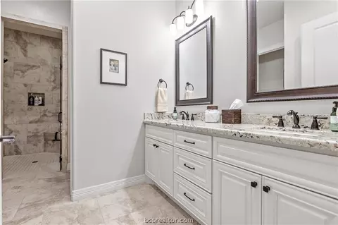 Bath - 2816 Maroon Ct, Bryan, TX 77807 photo 4 of 5