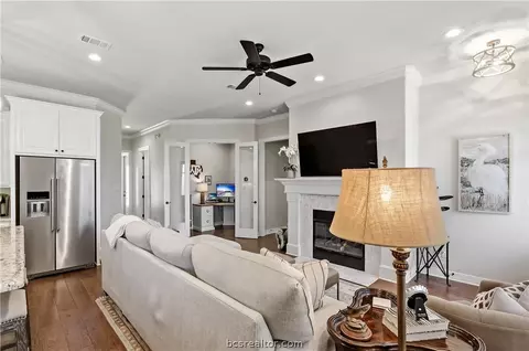 Living - 2816 Maroon Ct, Bryan, TX 77807 photo 3 of 3