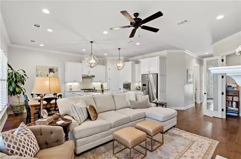 Living - 2816 Maroon Ct, Bryan, TX 77807 photo 2 of 3