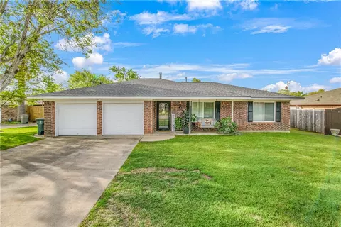 3506 Tanglewood Dr, Bryan, TX 77802