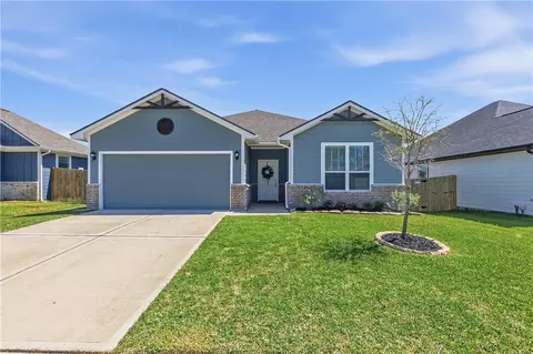2420 Lightfoot Ln, Bryan, TX 77803