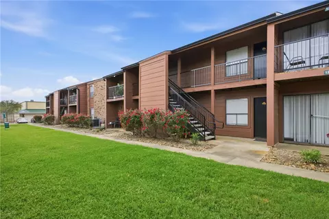 904 University Oaks Boulevard 127, College Station, TX 77840