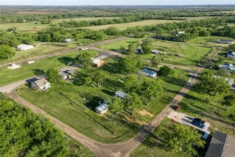 320 Gulf Ave, Caldwell, TX 77836