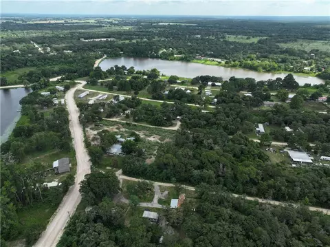 1280 Lakeview Dr, Caldwell, TX 77836
