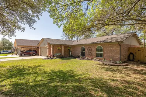 2904 River Oaks, Bryan, TX 77802
